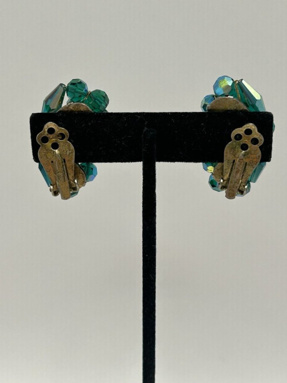 Vintage Emerald Green AB Bead Cluster Clip On Earrings Statement MCM Retro Shine - Picture 5 of 9